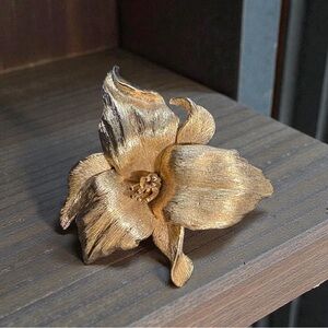 RARE Vintage Avon Gold Floral Stunning Brooch